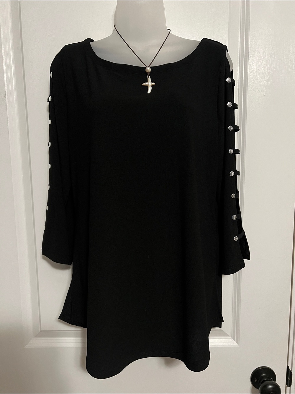 89th & Madison Black Tunic with Pearl-Style Sleeve Buttons (L)